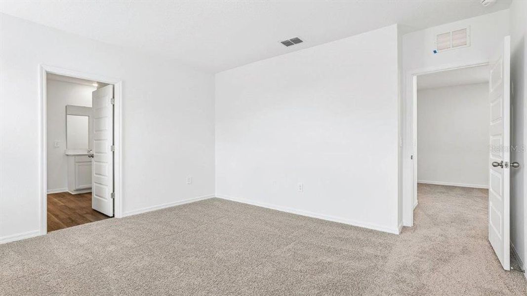 Spacious, unfurnished interior of a new home in , Winter Haven (Image 16).