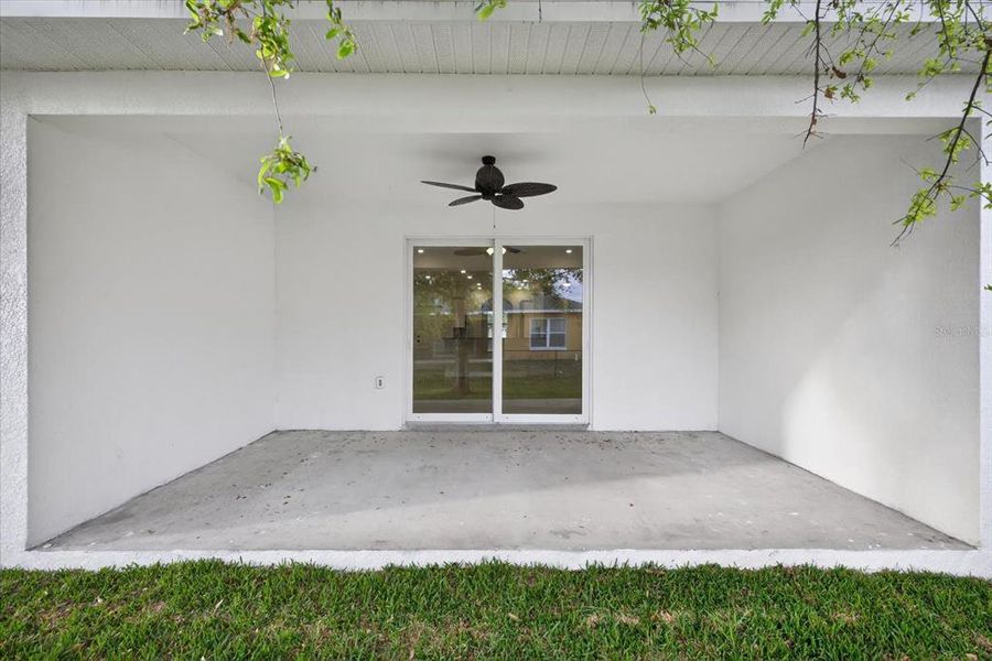 Exterior details and patio area of a home in , Pinellas Park (Image 19).