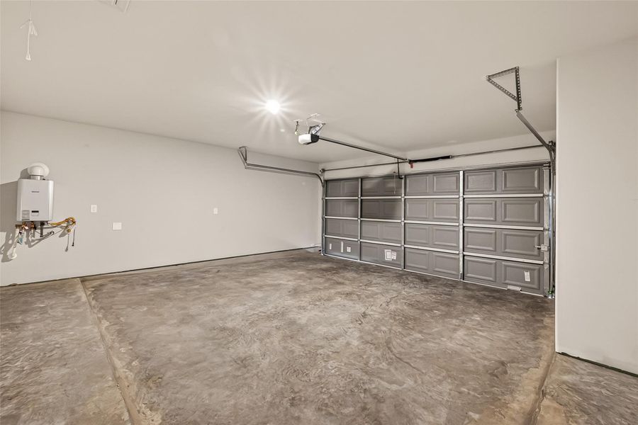 Spacious, unfurnished interior of a new home in , South Houston (Image 34).