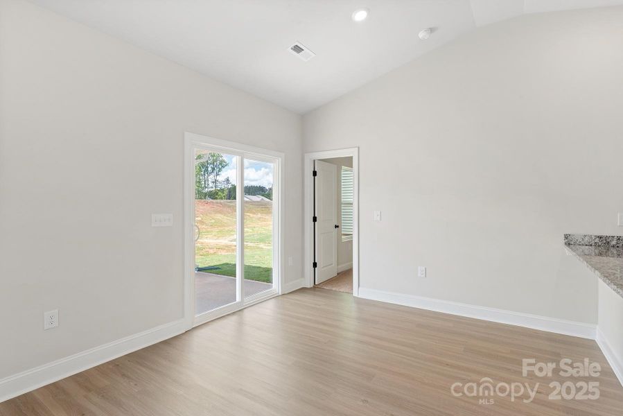 Spacious, unfurnished interior of a new home in Ascot Woods, Charlotte (Image 8).