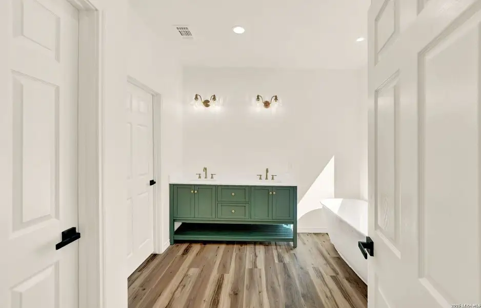 Furnished interior view inside a new home in , Hondo (Image 4).