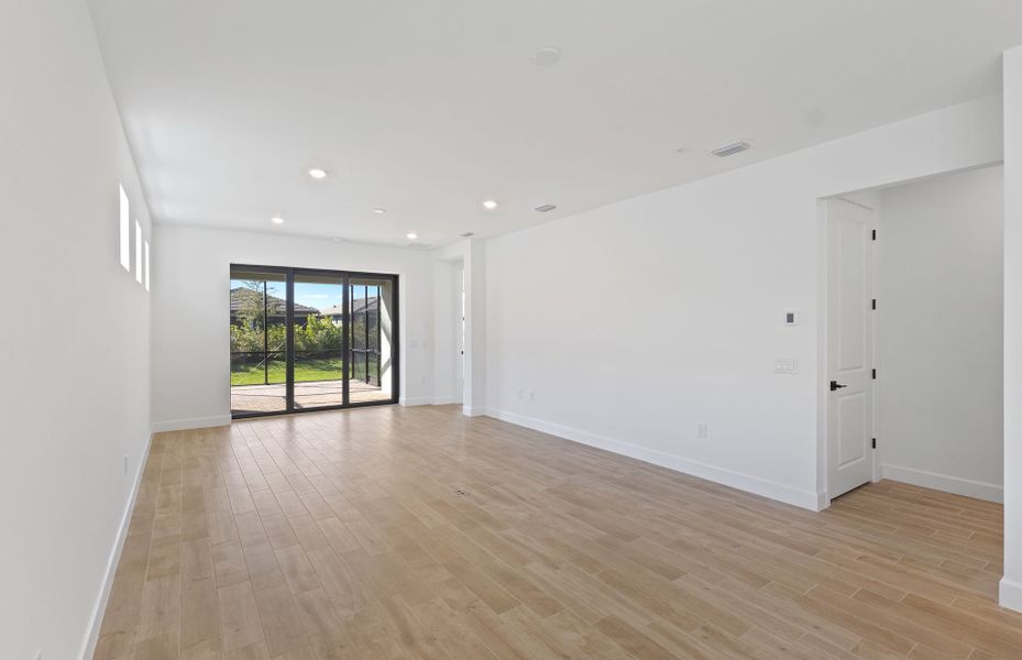 Spacious, unfurnished interior of a new home in Terreno, Naples (Image 12).