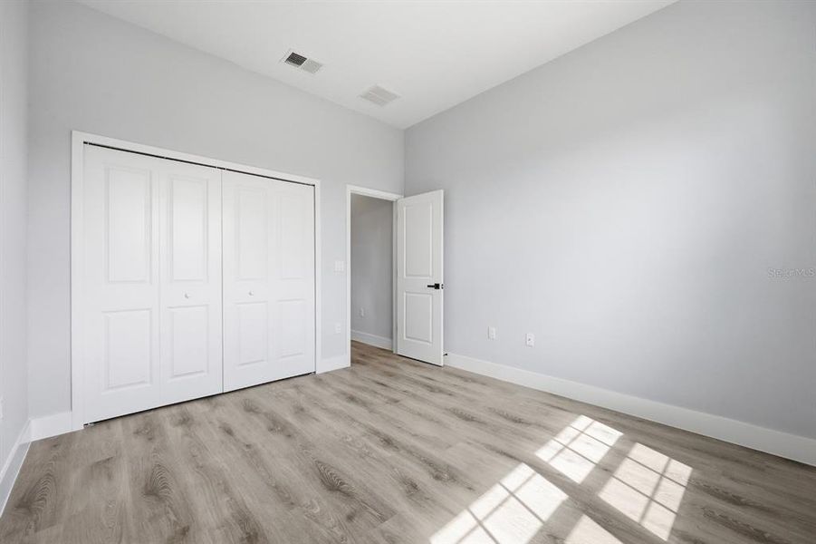 Spacious, unfurnished interior of a new home in , Ocala (Image 33).