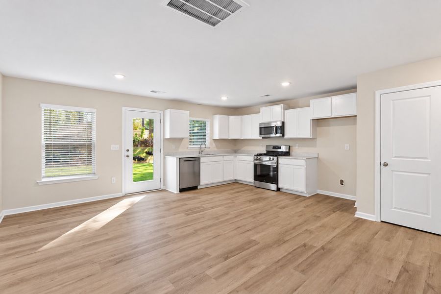 Spacious, unfurnished interior of a new home in Cameron Ridge, Columbia (Image 16). Spacious, unfurnished interior of a new home in Cameron Ridge, Columbia (Image 16).