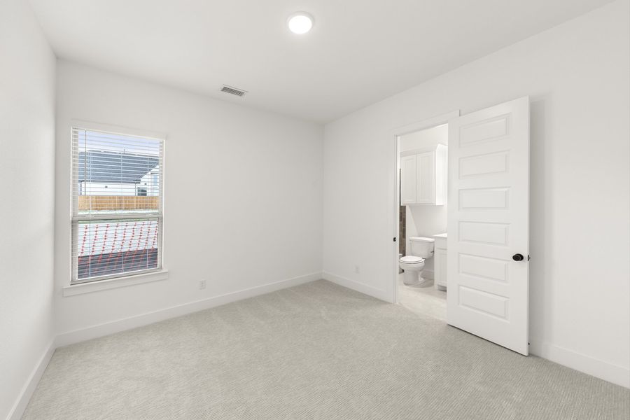 Spacious, unfurnished interior of a new home in Providence Cove, McKinney (Image 25).