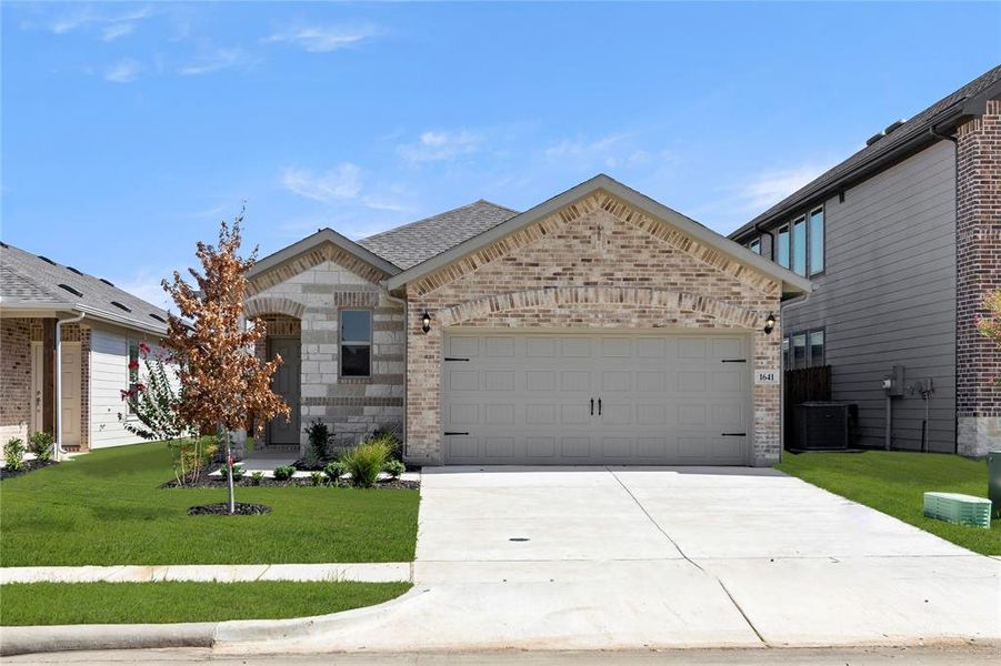 01. 1641 Meadow Crest - Front