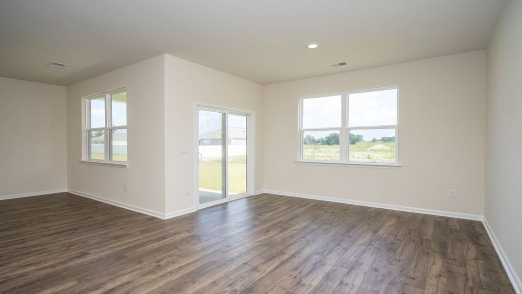 Representative unfurnished interior of a home built from the ARIA by D.R. Horton in Island Green, Myrtle Beach (Image 25).