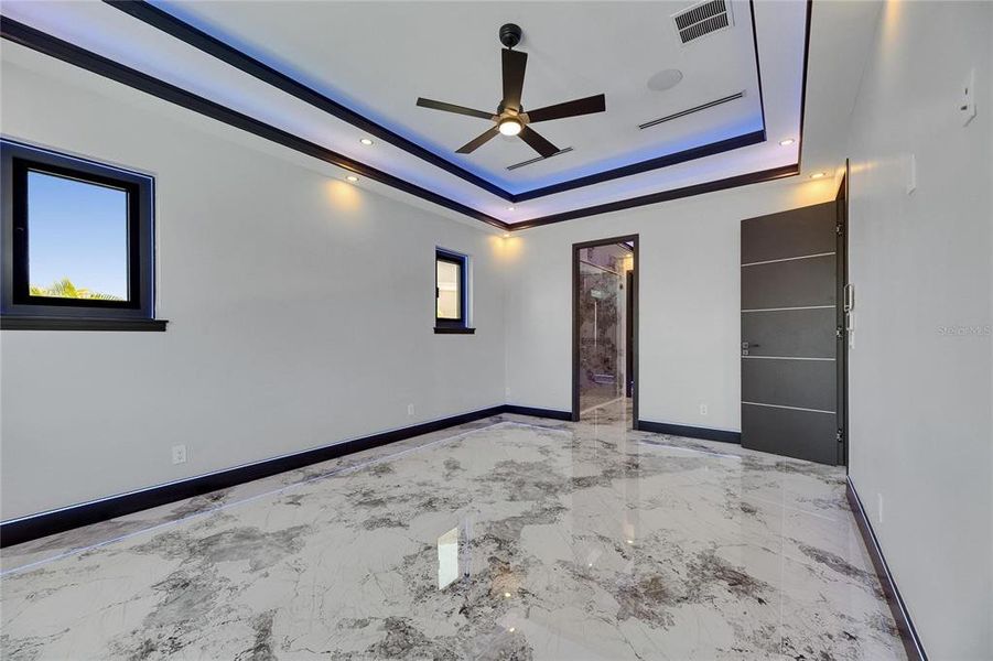Spacious, unfurnished interior of a new home in , Apollo Beach (Image 31).