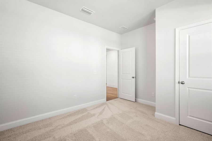 Spacious, unfurnished interior of a new home in Salem Bay, Beaufort (Image 10).