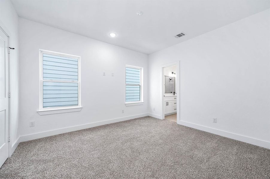Spacious, unfurnished interior of a new home in , Houston (Image 18).