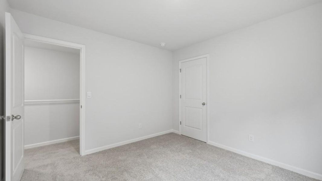 Spacious, unfurnished interior of a new home in Oaks at Cedar Grove, Fairburn (Image 18).