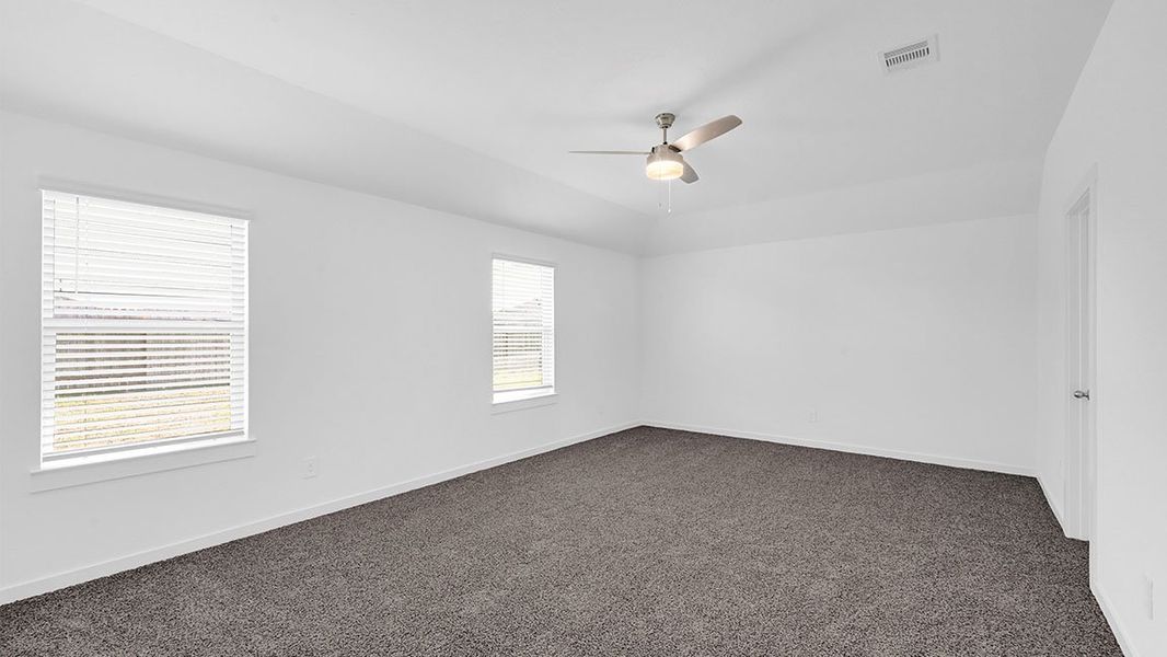 Spacious, unfurnished interior of a new home in Holly Ridge, Rosenberg (Image 6).