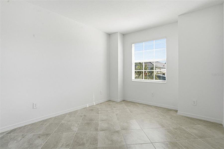 Spacious, unfurnished interior of a new home in Wellen Park Golf & Country Club, Venice (Image 20).