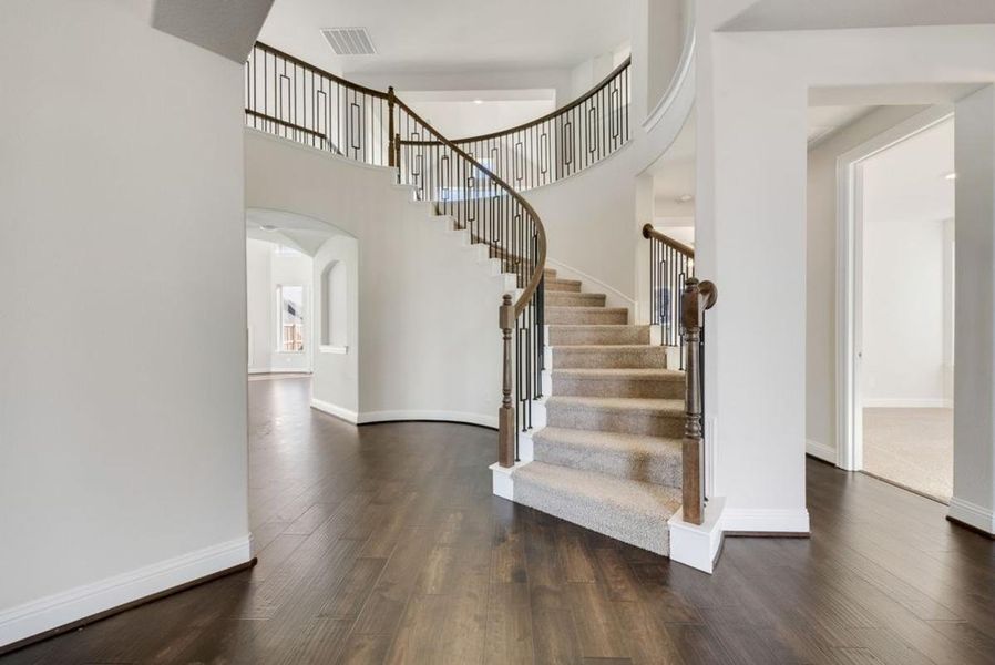 Spacious, unfurnished interior of a new home in Somercrest, Midlothian (Image 21).