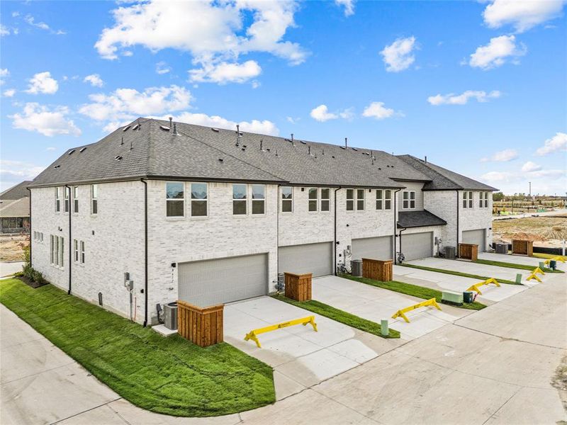 Exterior details and patio area of a home in Talia, Mesquite (Image 4).