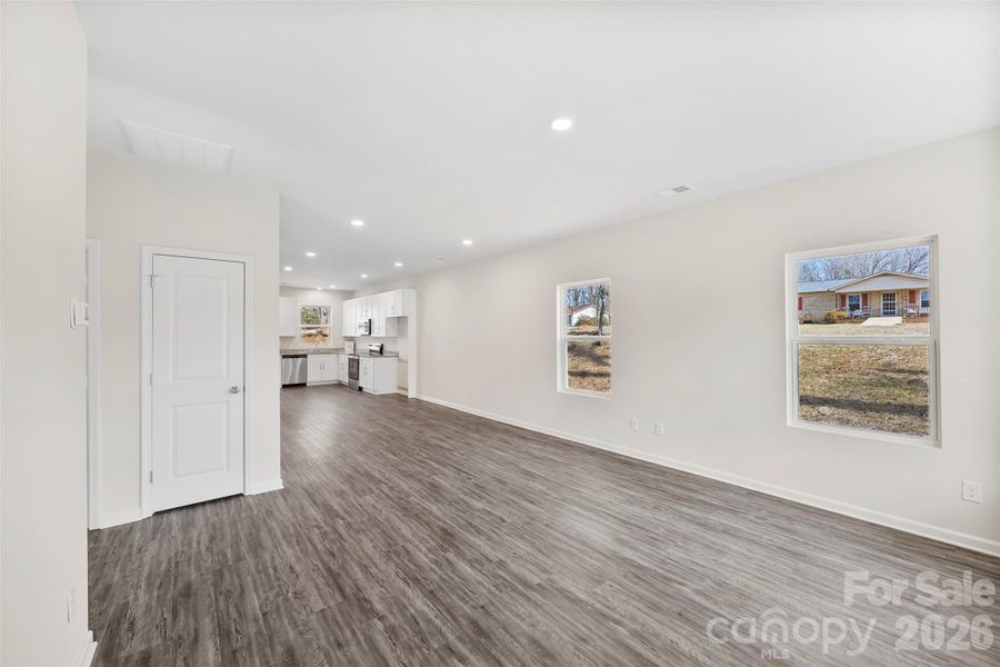 Spacious, unfurnished interior of a new home in , Kings Mountain (Image 16).