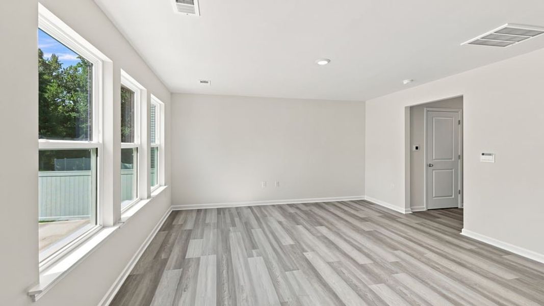 Spacious, unfurnished interior of a new home in Harrier Point, Woodruff (Image 18).