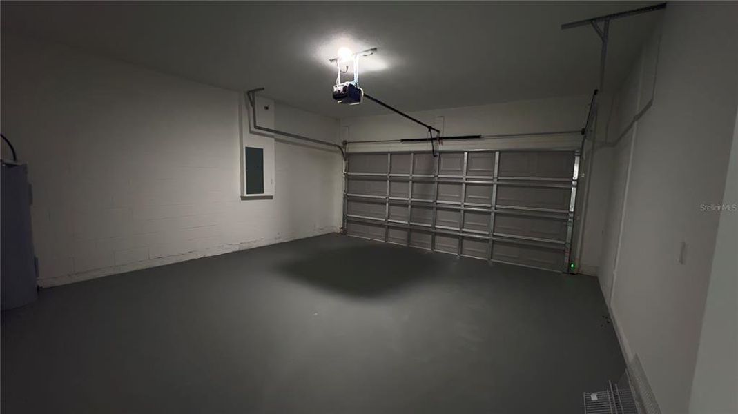 Spacious, unfurnished interior of a new home in , Ocala (Image 23).