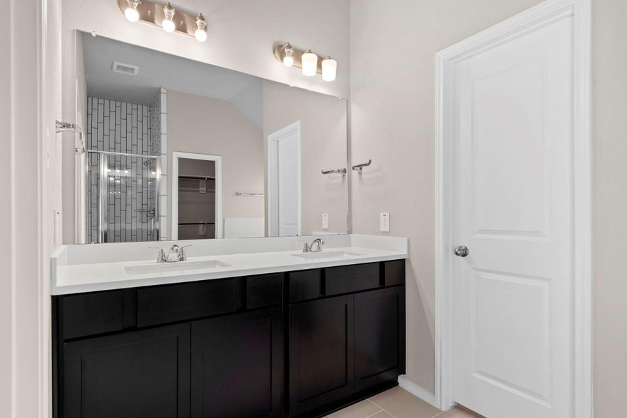 Furnished interior view inside a new home in The Highlands 45', Porter (Image 11).