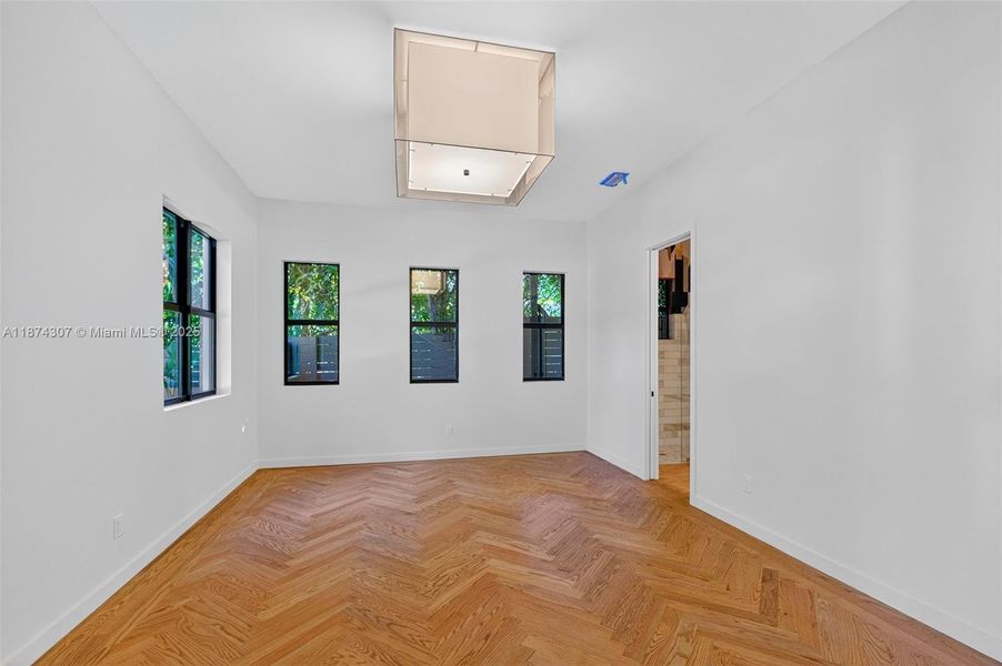 Spacious, unfurnished interior of a new home in , Miami (Image 23).