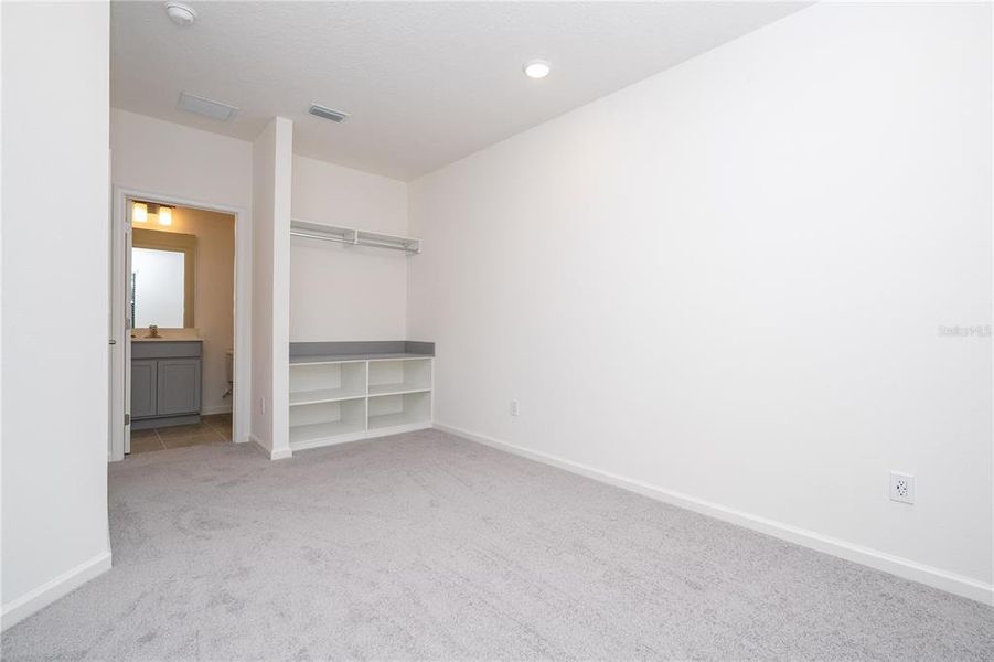 Spacious, unfurnished interior of a new home in , Orlando (Image 57).