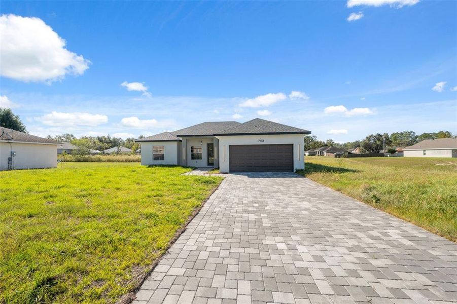 Exterior details and patio area of a home in , Ocala (Image 22).
