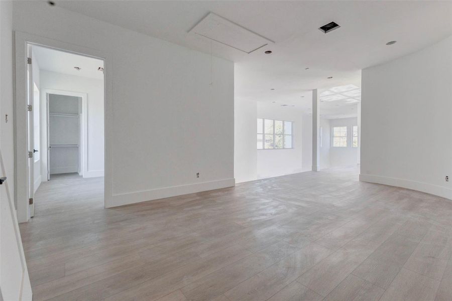 Spacious, unfurnished interior of a new home in , Spring (Image 22).