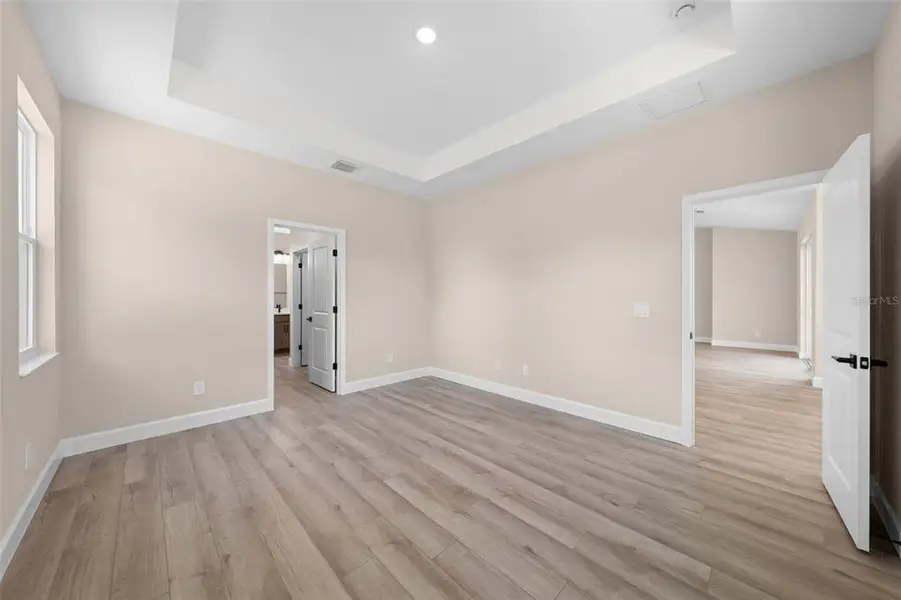 Spacious, unfurnished interior of a new home in , Kissimmee (Image 12).