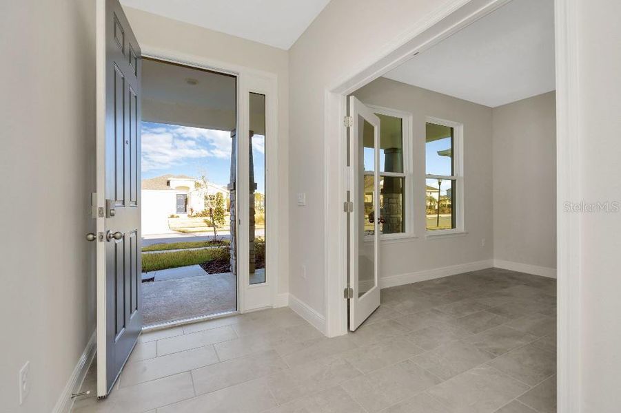 Spacious, unfurnished interior of a new home in Mangrove Manor, Apollo Beach (Image 39).