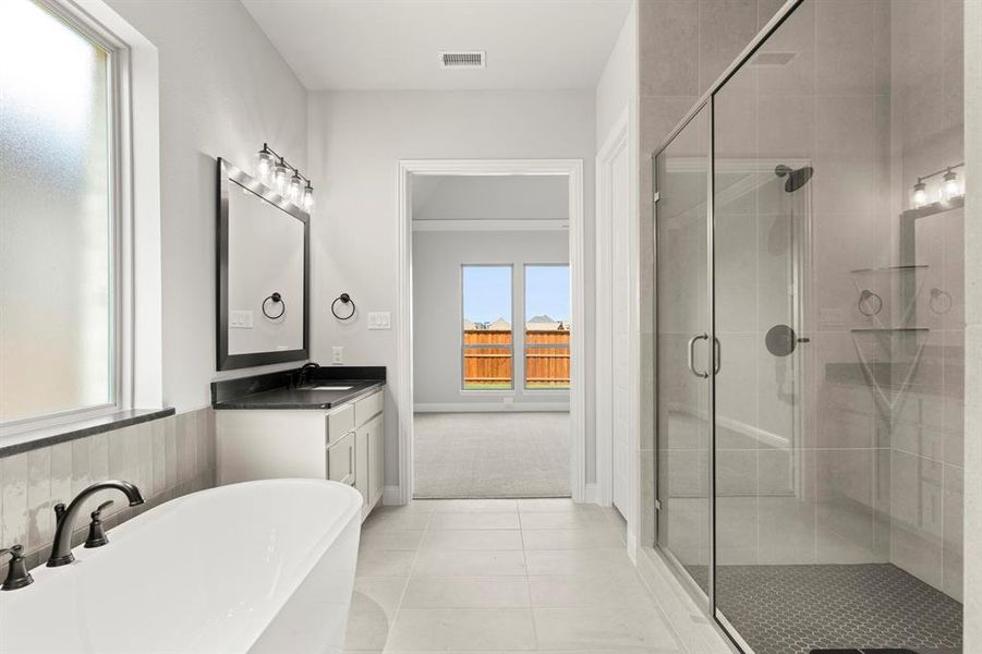 19. 2122 Clairmont - Bath (3) 19. 2122 Clairmont - Bath (3)