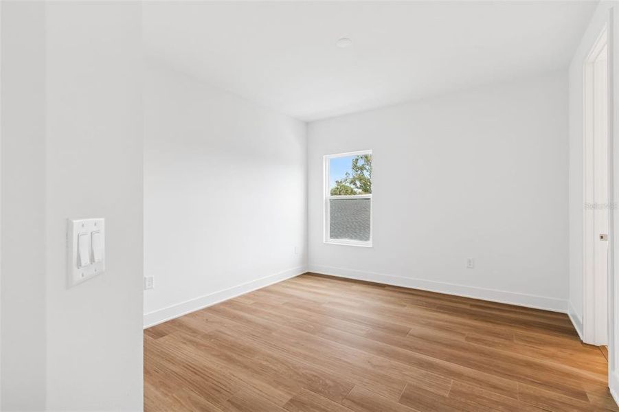 Spacious, unfurnished interior of a new home in , Tampa (Image 35).