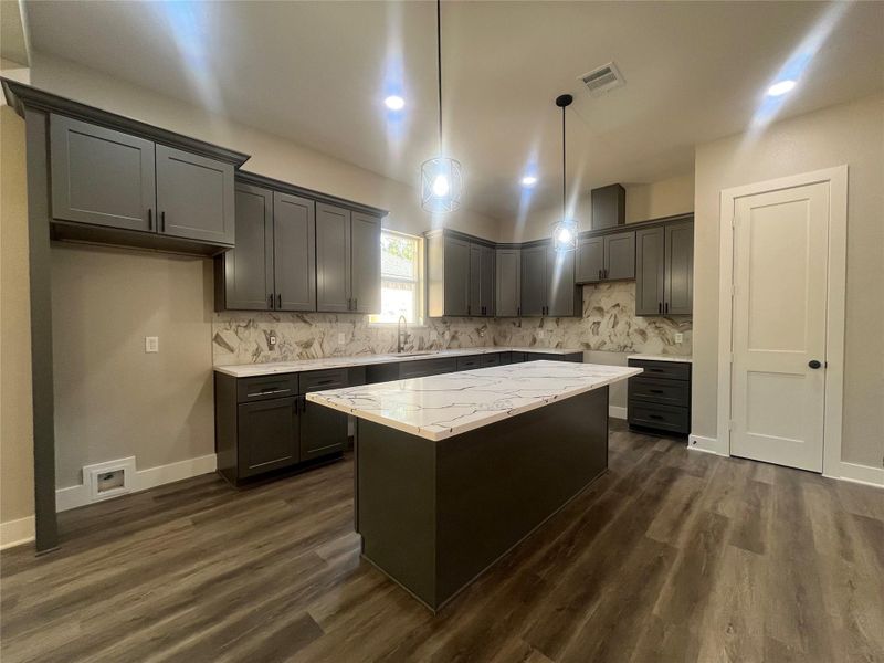 28807 Champion Oak kitchen
