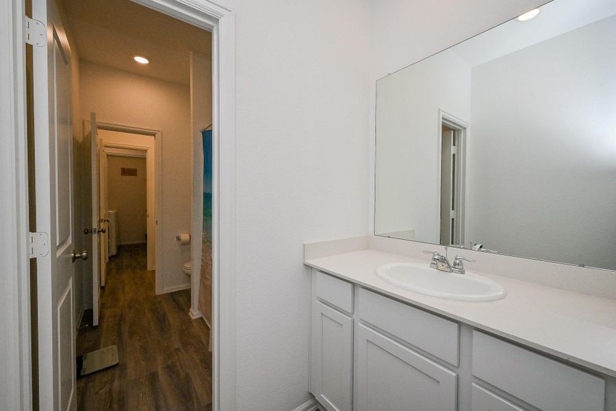 The secondary bathroom. The secondary bathroom.