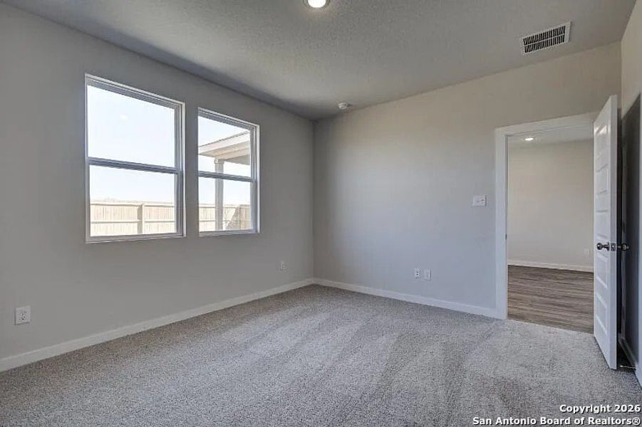 Spacious, unfurnished interior of a new home in Summerlin, San Antonio (Image 7).