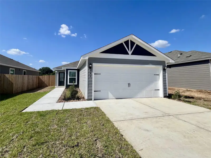 Front exterior of a home in the Trails at Cochran Ranch community, located in Waller, TX (Image 1).