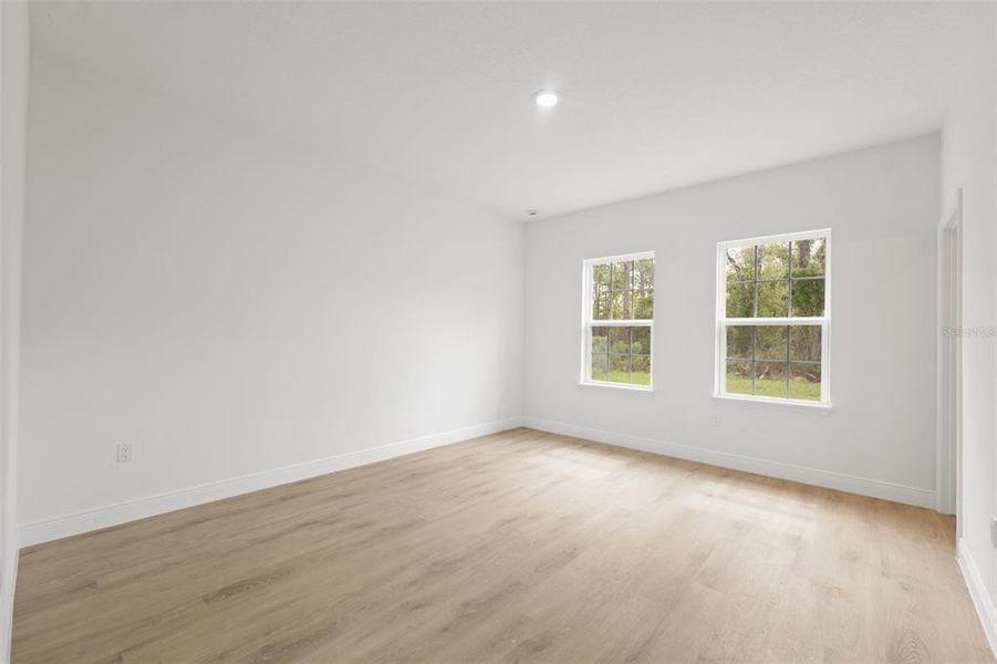 Spacious, unfurnished interior of a new home in , Ocala (Image 19).