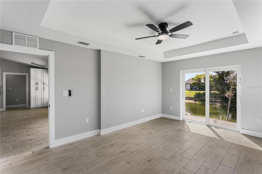 Spacious, unfurnished interior of a new home in , Cape Coral (Image 19).