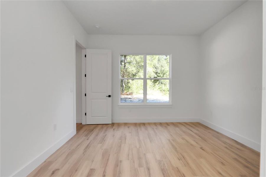 Spacious, unfurnished interior of a new home in , Ocala (Image 14).