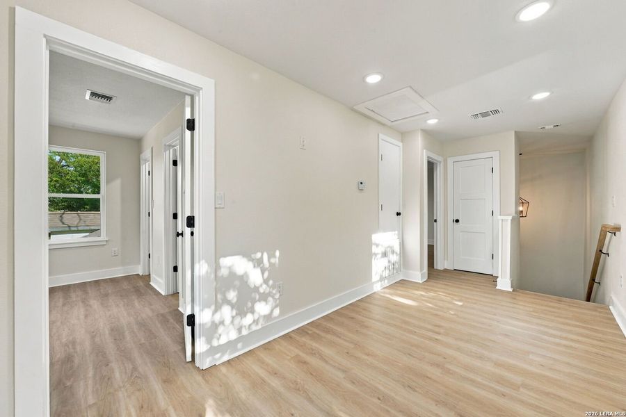 Spacious, unfurnished interior of a new home in , San Antonio (Image 23).
