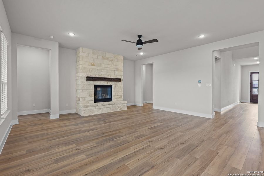 Spacious, unfurnished interior of a new home in Homestead, Schertz (Image 24).