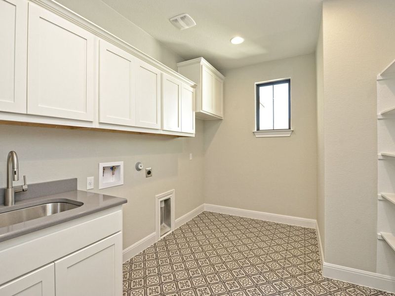 Representative furnished interior of a home built from the Catalina by Giddens Homes in Clearwater Ranch, Liberty Hill (Image 111).