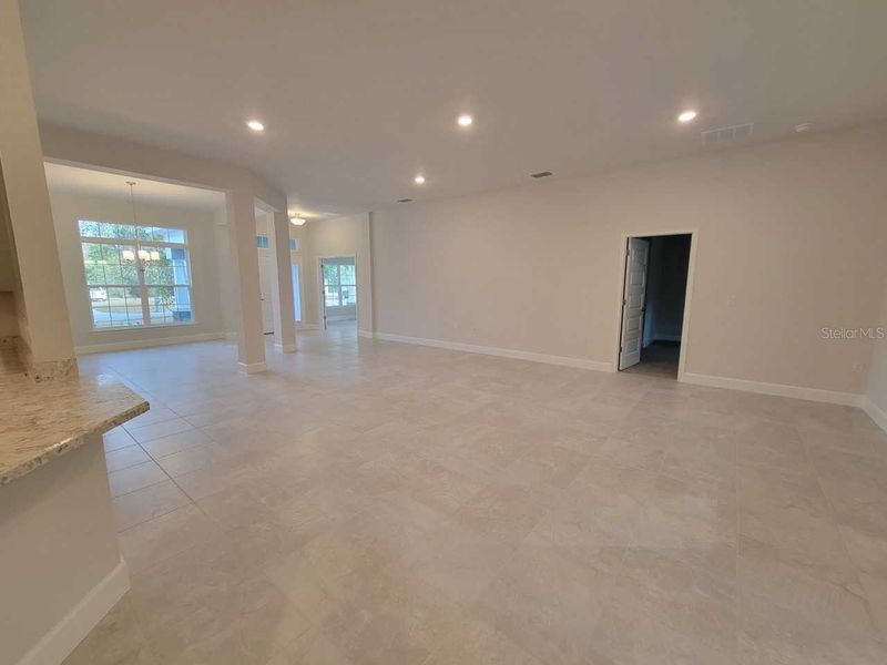 Spacious, unfurnished interior of a new home in Ocala Waterway / Kingsland Country Estates, Dunnellon (Image 17).