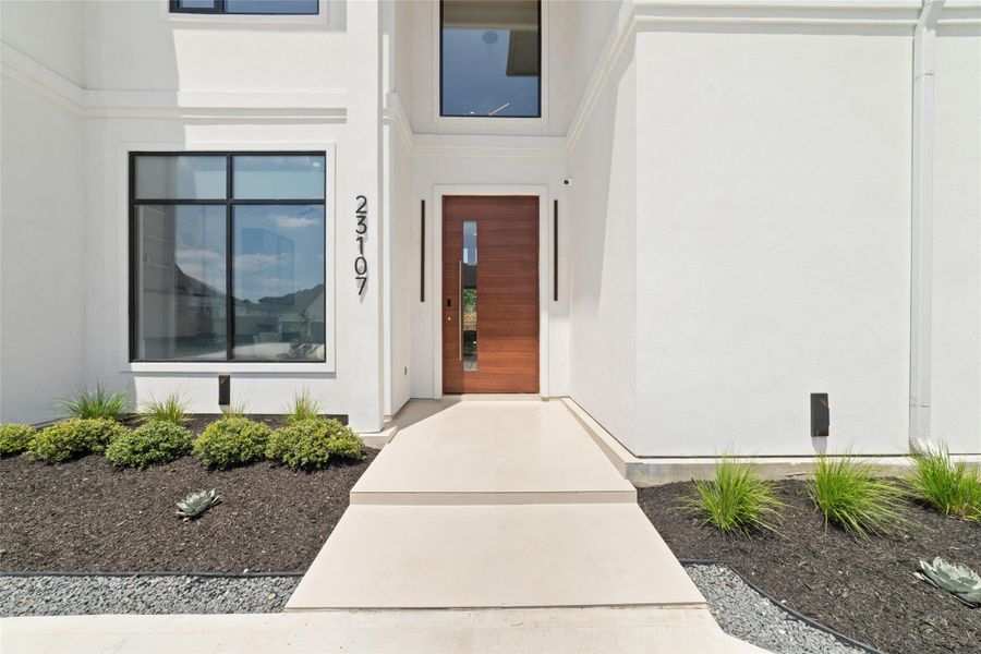 and exceptional curb appeal from the moment you arrive. and exceptional curb appeal from the moment you arrive.