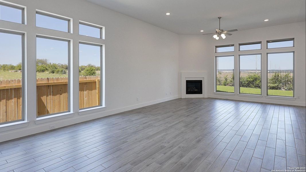 Spacious, unfurnished interior of a new home in Haby Hill 60', San Antonio (Image 16).