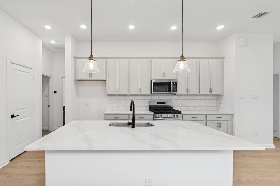 Furnished interior view inside a new home in The Grand Prairie 40’, Hockley (Image 10). Furnished interior view inside a new home in The Grand Prairie 40’, Hockley (Image 10).