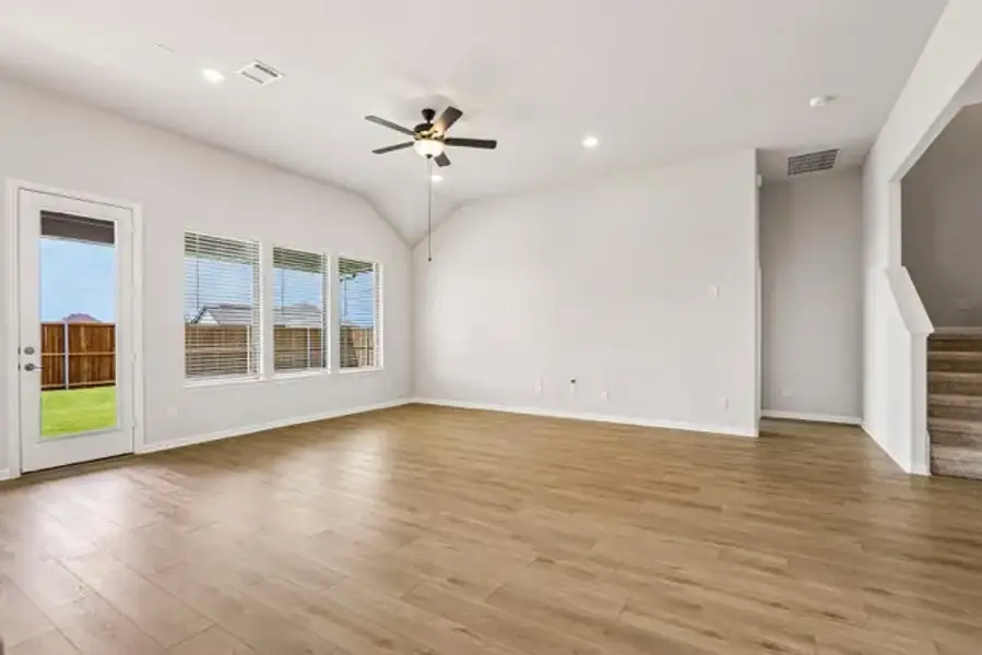 Spacious, unfurnished interior of a new home in Tinsley Meadows, Van Alstyne (Image 15).