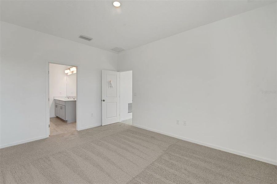 Spacious, unfurnished interior of a new home in Willowbrook North, Winter Haven (Image 21). Spacious, unfurnished interior of a new home in Willowbrook North, Winter Haven (Image 21).