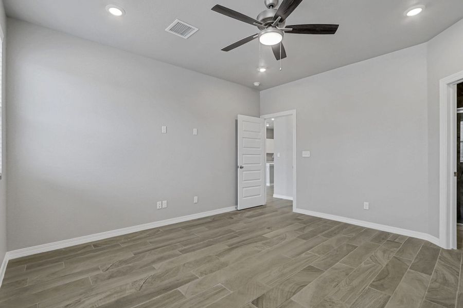 Representative unfurnished interior of a home built from the Texas Olive by View Homes in Emerald Estates, Horizon City (Image 41). Representative unfurnished interior of a home built from the Texas Olive by View Homes in Emerald Estates, Horizon City (Image 41).