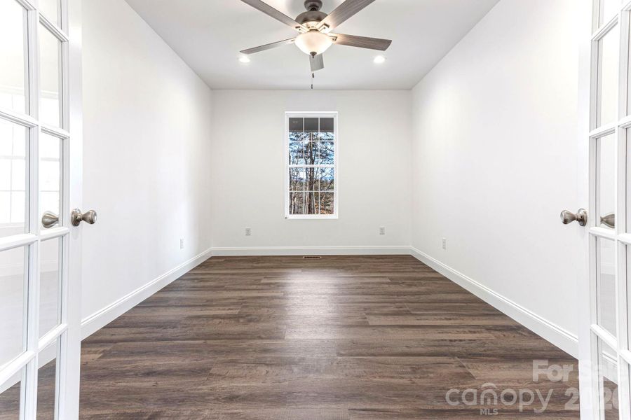 Office/Den Office/Den