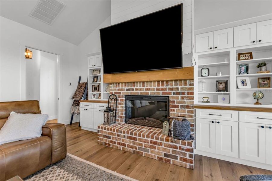 Furnished interior view inside a new home in , Arcadia (Image 9).